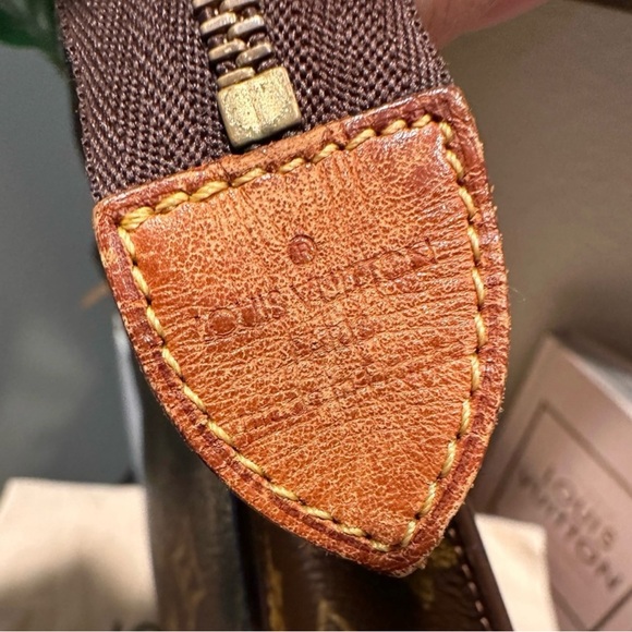 💯% Authentic Louis Vuitton Toiletry Pouch 26✨ - Picture 7 of 7